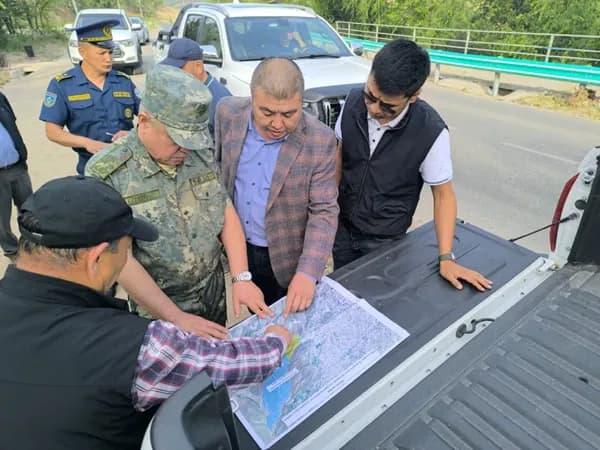 Первый замглавы МЧС Акылбек Мазарипов проинспектировал пострадавшие от селей районы Джалал-Абадской области