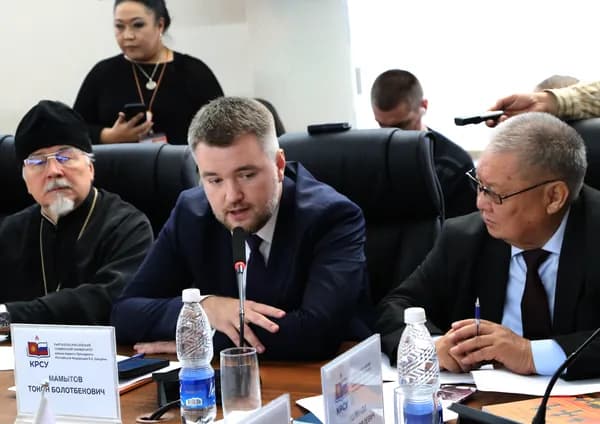 Круглый стол с острыми углами