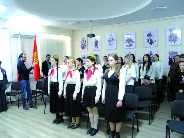 Бульвар Молодой Гвардии  хранит память о героях