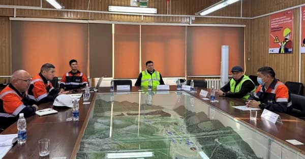 Министр Акыл Токтобаев ознакомился с деятельностью горнодобывающих предприятий в Джалал-Абадской области