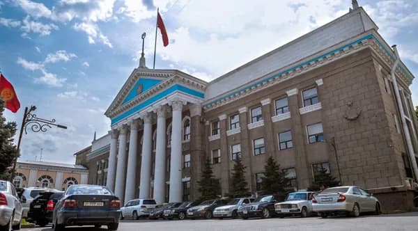 В Бишкеке назначены новые замглавы Первомайского и Свердловского районов