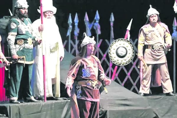 Кошелёк для Мельпомены, или Как театрам вернуть былую любовь?