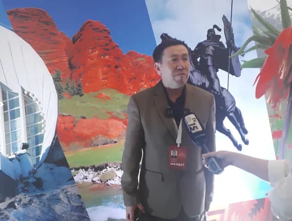 Эркинбек Асаналиев: "От имени жителей Нарына озвучу проблемы экологии и пожилых людей".