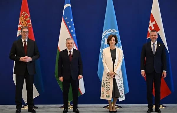 Президент Садыр Жапаров поздравил Шавката Мирзиёева с началом 43-й сессии Генеральной конференции ЮНЕСКО в Самарканде