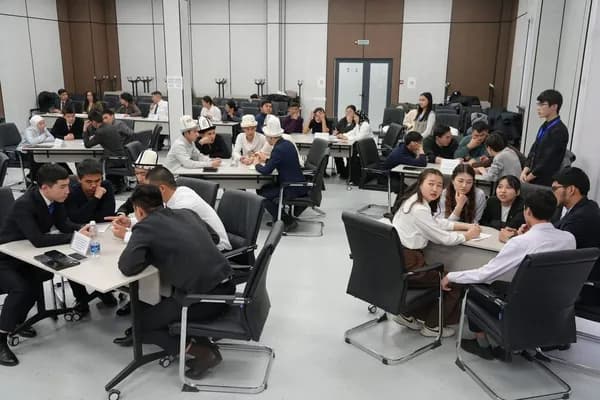 Студенты девяти вузов Бишкека сразились в турнире «Акыл таймаш»