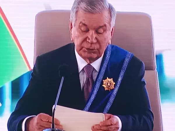 Президент Узбекистана Шавкат Мирзиёев был удостоен высшей государственной награды страны — ордена «Манас» I степени.